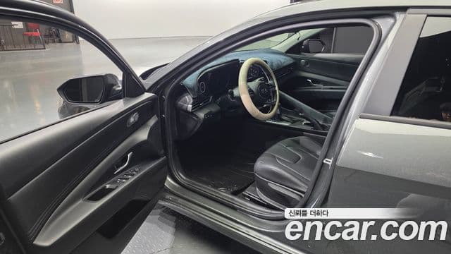 Hyundai The New Avante Hybrid 2022 — Photo 16/20