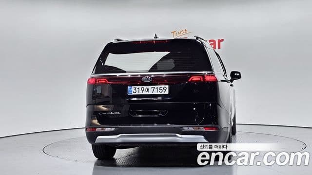 Kia Carnival 2021 — фото 4 из 20