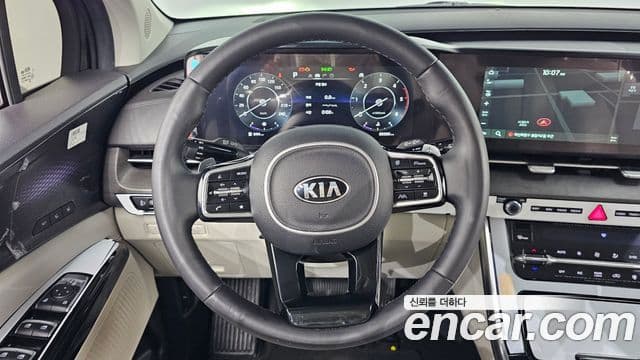 Kia Carnival 2021 — фото 13 из 20