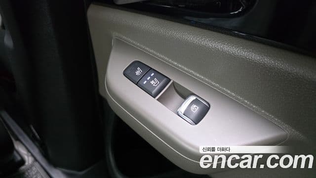 Kia Carnival 2024 — ფოტო 19/20