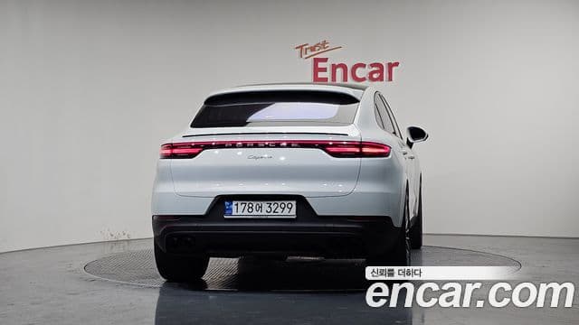 Porsche Cayenne 2023 — ფოტო 4/20
