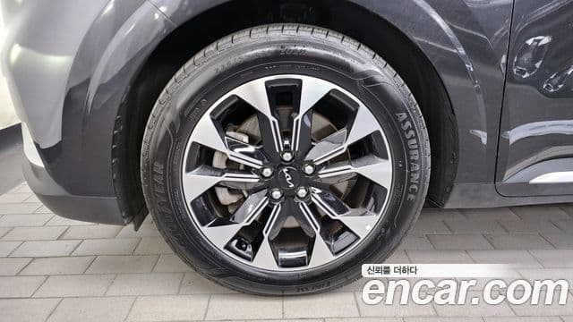 Kia Carnival 2022 — ფოტო 5/20