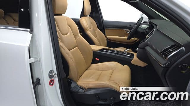 Volvo XC90 2022 — Photo 4/20
