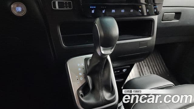 Hyundai Staria 2024 — фото 9 из 20