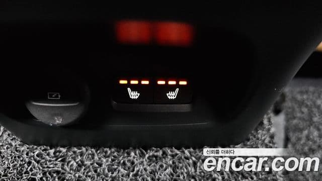 Volvo XC40 2019 — ფოტო 18/20