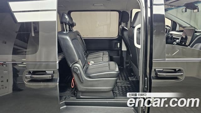 Hyundai Staria 2023 — ფოტო 11/20