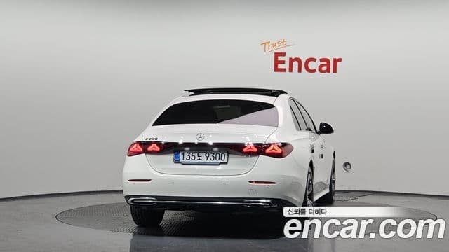 Mercedes-Benz E-Class 2025 — ფოტო 4/20