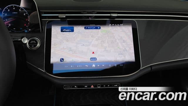 Mercedes-Benz E-Class 2025 — ფოტო 14/20