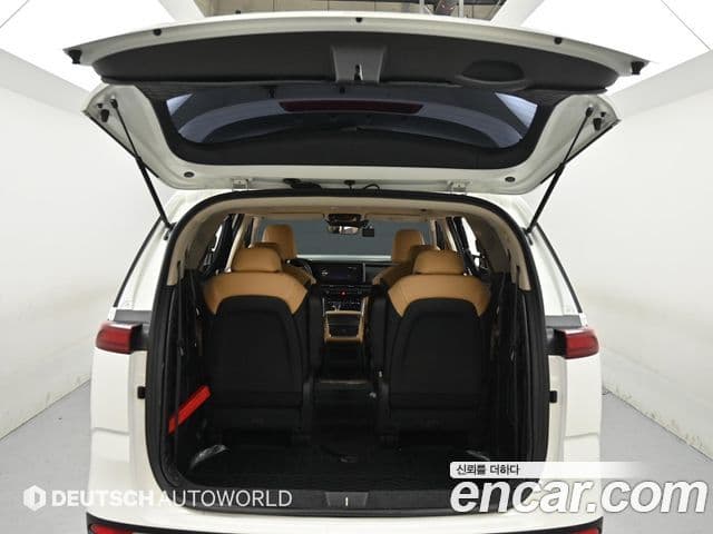 Kia Carnival 2023 — Şəkil 18/20