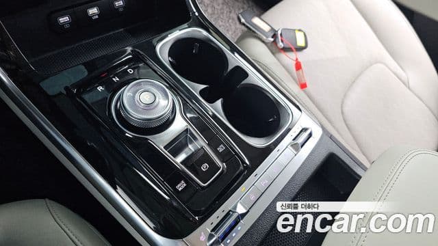 Kia Carnival 2023 — фото 9 из 20
