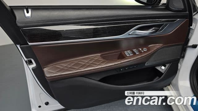 BMW 7 Series 2020 — Photo 11/36