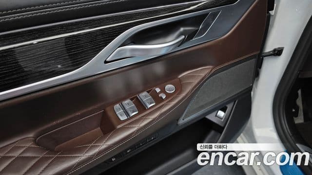 BMW 7 Series 2020 — Photo 16/36
