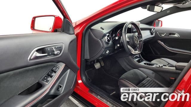 Mercedes-Benz GLA-Class 2019 — Photo 5/30