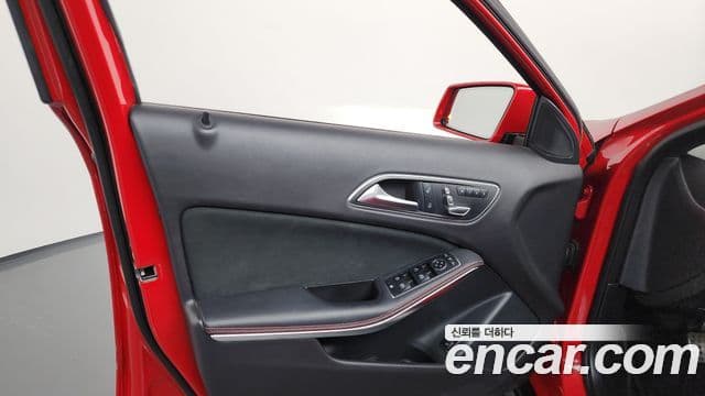 Mercedes-Benz GLA-Class 2019 — Photo 21/30