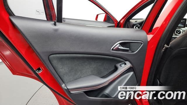 Mercedes-Benz GLA-Class 2019 — Photo 29/30