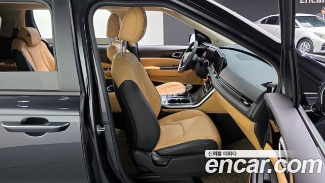 Kia Carnival 2022 — фото 12 из 20