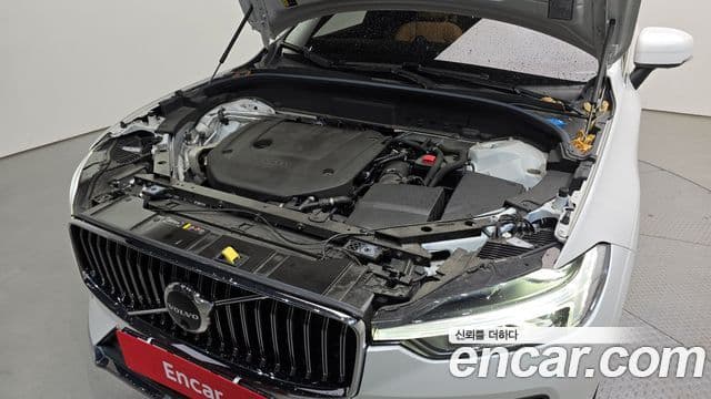 Volvo XC60 2023 — ფოტო 6/20