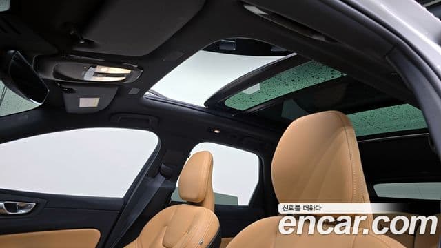 Volvo XC60 2023 — Photo 19/32