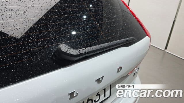 Volvo XC60 2023 — Photo 27/32