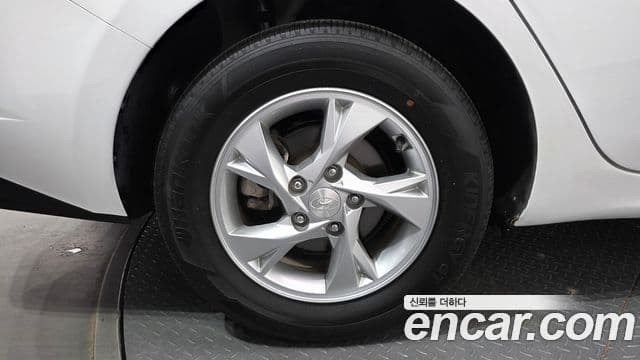 Hyundai The New Avante Hybrid 2021 — Şəkil 8/20