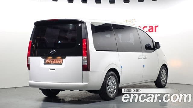 Hyundai Staria 2022 — ფოტო 2/20