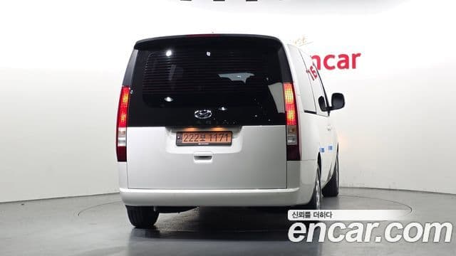 Hyundai Staria 2022 — ფოტო 4/20