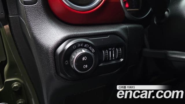 Jeep Wrangler 2020 — Фото 17/20