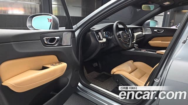 Volvo XC60 2020 — фото 10 из 20
