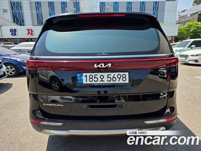 Kia Carnival 2021 — фото 4 из 20