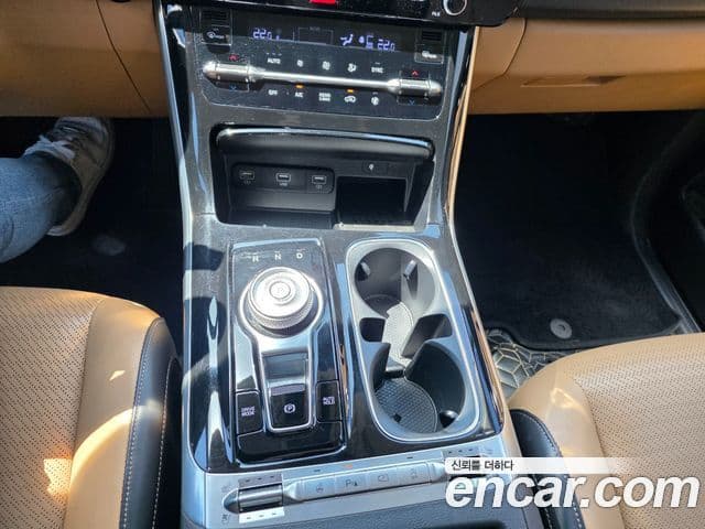 Kia Carnival 2021 — фото 13 из 20