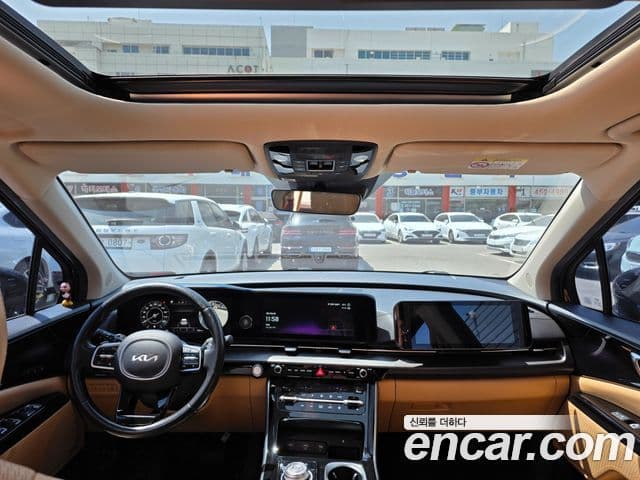 Kia Carnival 2021 — фото 16 из 20
