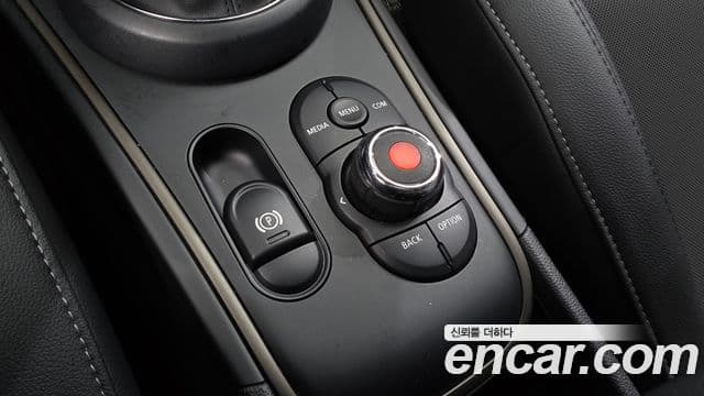 Mini Cooper Countryman 2021 — Photo 10/31