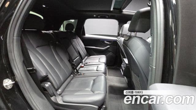 Audi Q7 2022 — Şəkil 12/20