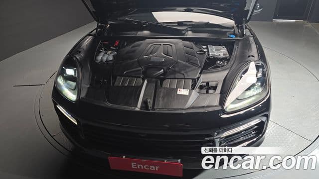 Porsche Cayenne 2023 — ფოტო 6/20