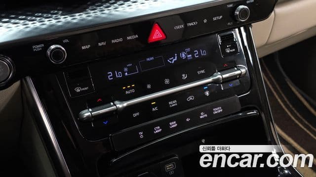 Kia Carnival 2021 — ფოტო 13/20