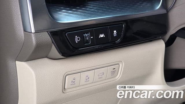 Kia Carnival 2021 — ფოტო 18/20