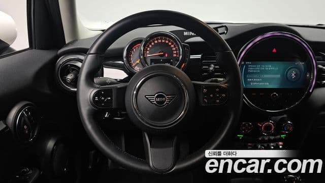 Mini Cooper 2021 — фото 12 из 20