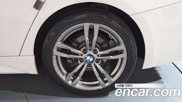 BMW 3 Series 2018 — Şəkil 30/32