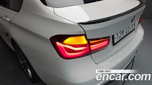 BMW 3 Series 2018 — Şəkil 12/32