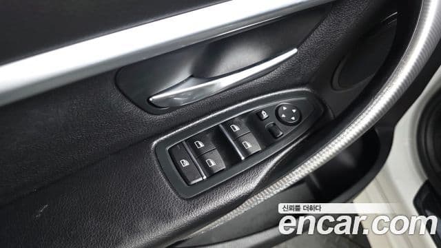 BMW 3 Series 2018 — Şəkil 7/32