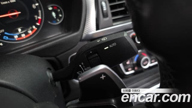 BMW 3 Series 2018 — Şəkil 8/32