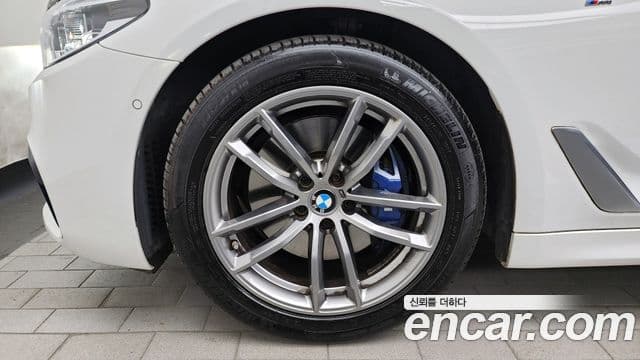 BMW 5 Series 2018 — ფოტო 5/20
