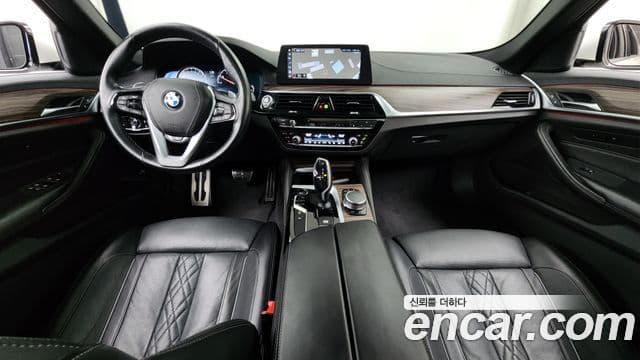BMW 5 Series 2018 — ფოტო 7/20