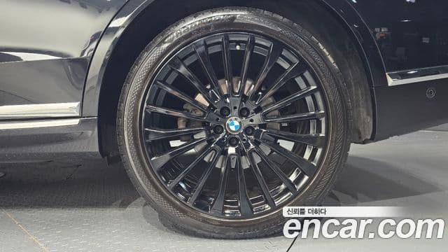 BMW X7 2019 — Photo 34/36