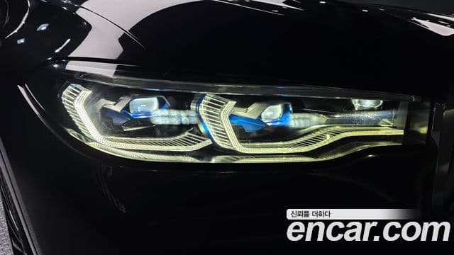 BMW X7 2019 — Photo 9/36