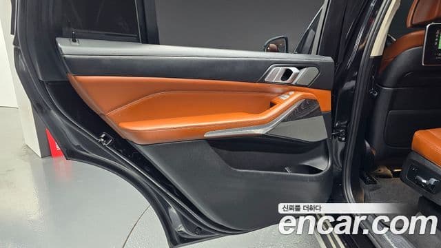 BMW X7 2019 — Photo 26/36