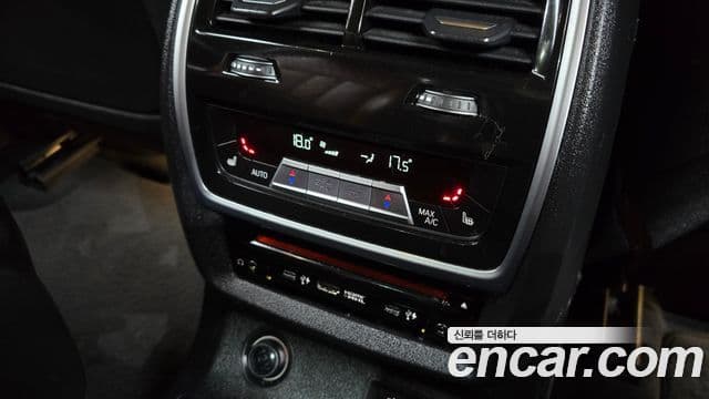 BMW X7 2019 — Photo 10/36