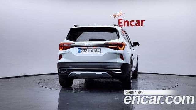 Kia Seltos 2022 — ფოტო 4/20