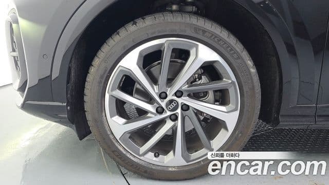 Audi Q5 2025 — ფოტო 5/20