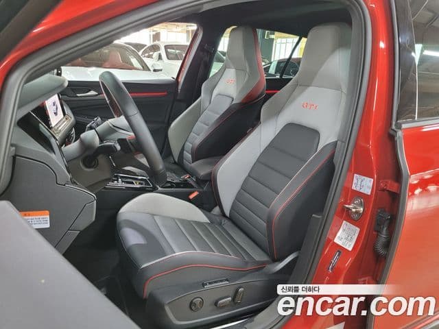 Volkswagen Golf 2023 — Şəkil 15/20
